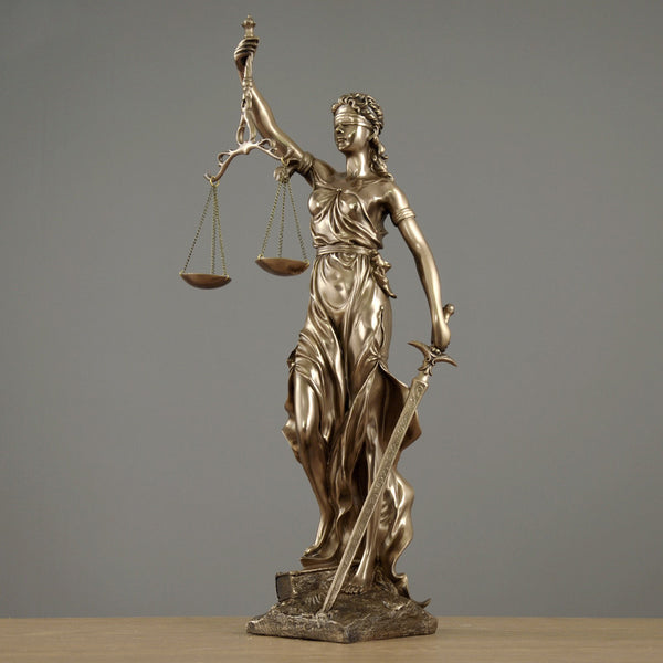 Light luxury justice goddess sculpture