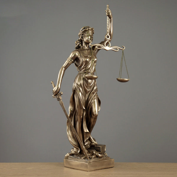 Light luxury justice goddess sculpture